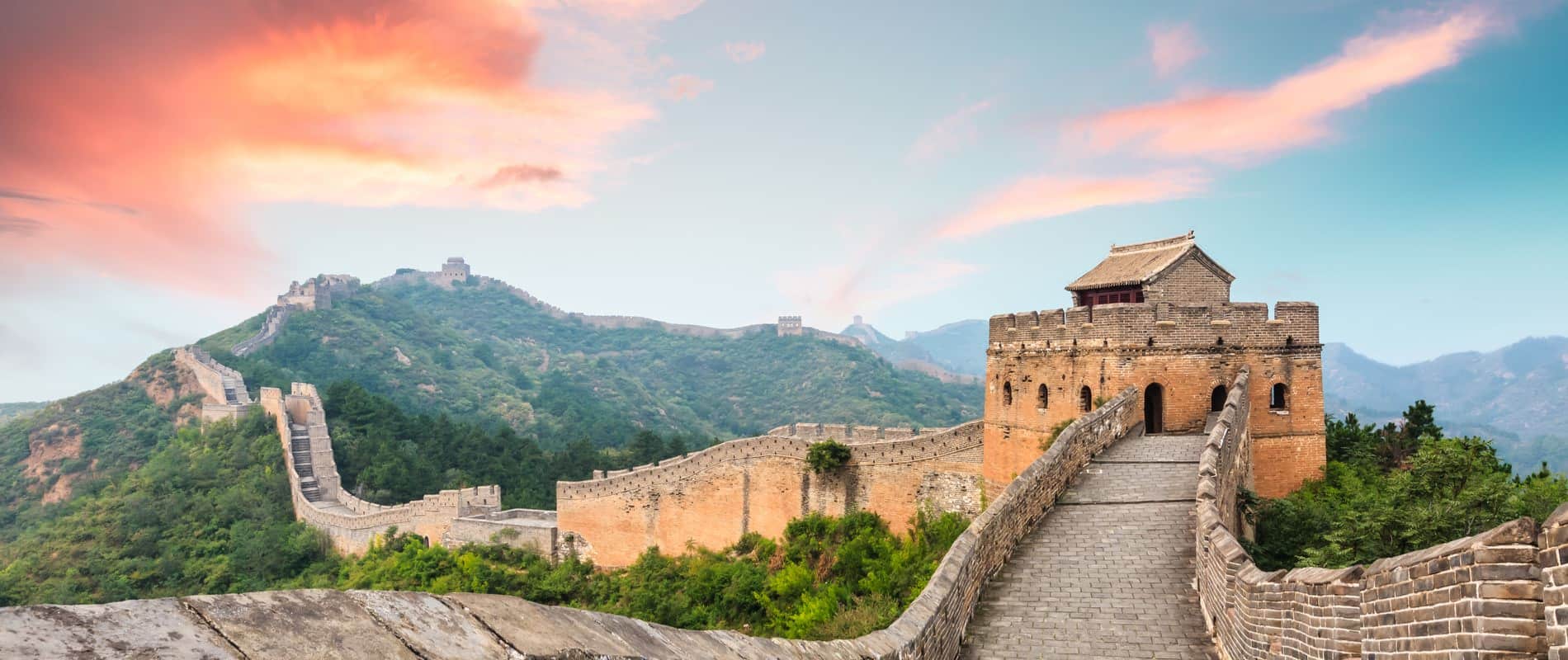 Beautiful view of the Great Wall of China amidst blue and pastel skies